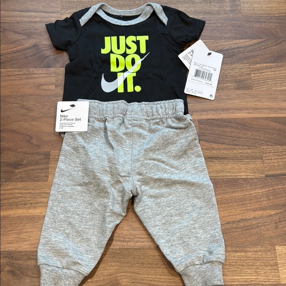 Nike Baby Outfit with Just Do It Print - Picture 1 of 5